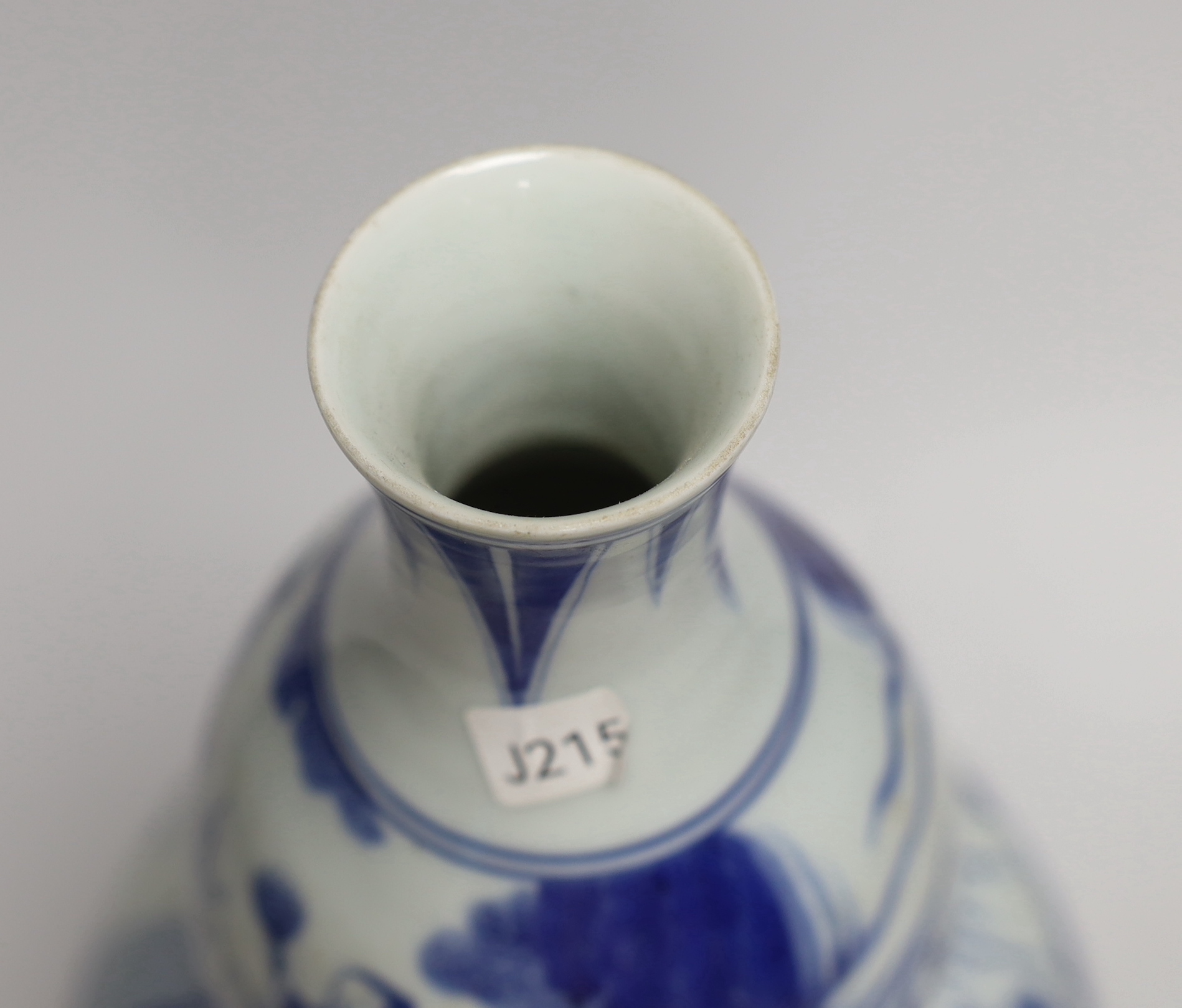 A Chinese blue and white double gourd vase, 33cm